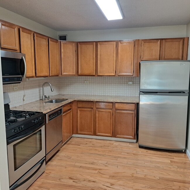 Kitchen - 2 Bay Club Dr