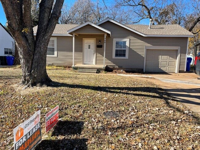Primary Photo - 2 bed one bath with Large outdoor space, o...