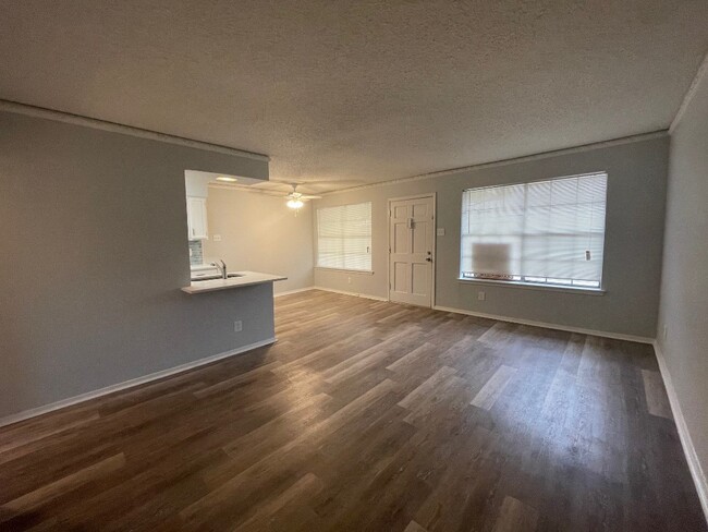 Building Photo - 3624 Parkridge Dr
