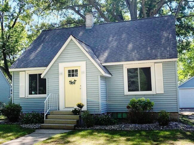 Primary Photo - 3 Bedroom Home On Holland's North Side