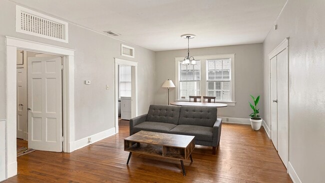 Building Photo - Adorable Cottage Just Steps from LSU's Campus and the Lakes!