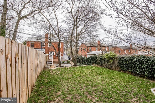 Building Photo - 5809 Mt Vernon Dr