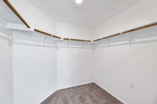Building Photo - 303 Chickasaw Ln