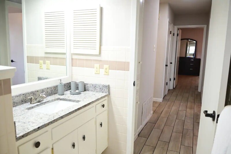 Building Photo - 611 Balboa Dr