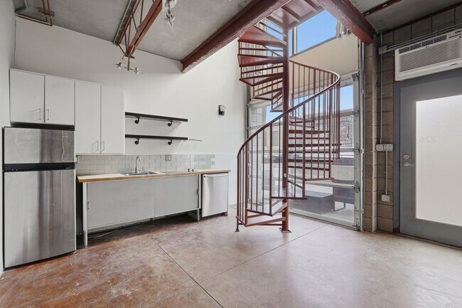 Building Photo - 360 W 300 S