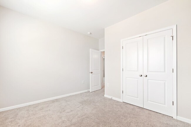 Building Photo - 413 Sunny Flds Dr