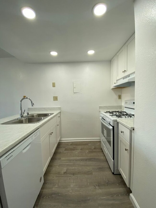 Building Photo - Completely Remodeled Colton Condo in Gated...