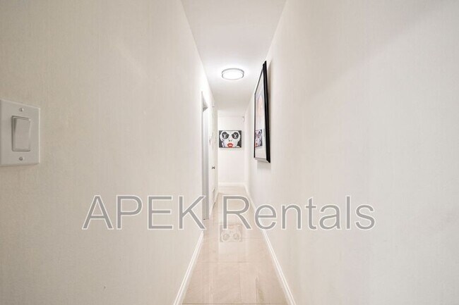 Building Photo - 1425 Vía Soledad