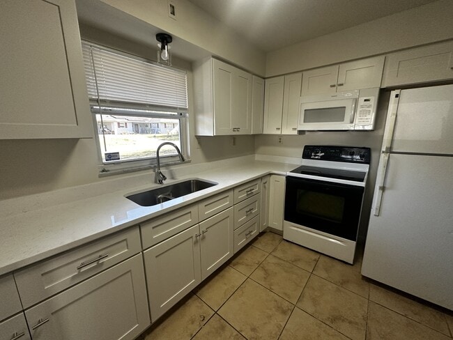 Building Photo - 3 Spring Loop