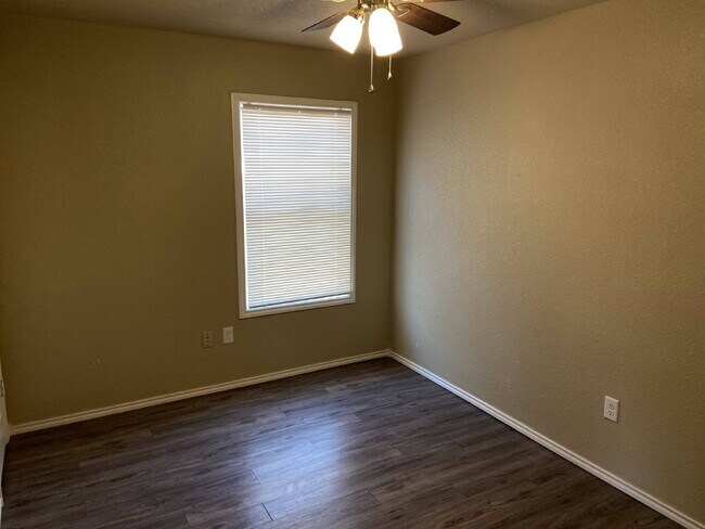 Building Photo - New, Well Kept 3/2 Home Close to Texas Tech!