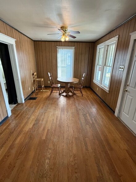 Dinette area - 2937 Iowa St