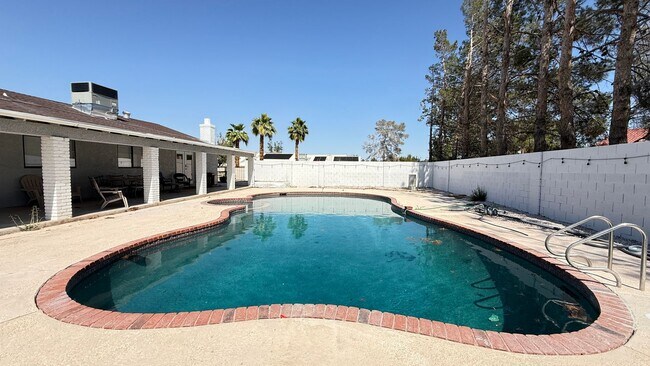 Building Photo - Furnished Ranch-Style Home with Casita – O...