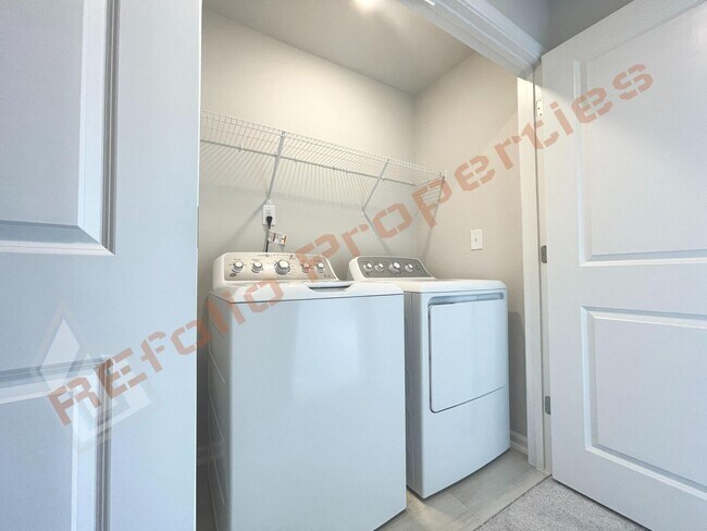 Building Photo - Brand-New 3BR/3.5BA Townhome w/ 1 Car Gara...
