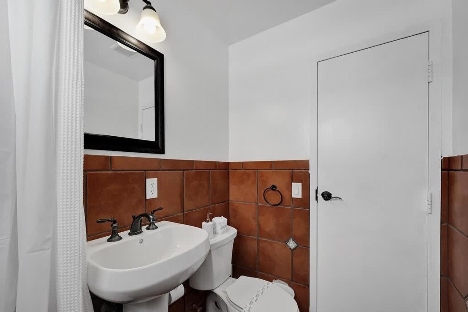 Building Photo - 333 Walnut St