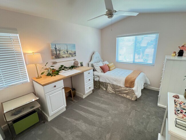 Building Photo - Wonderfully Updated 3 Bed 2.5 Bath Foothil...