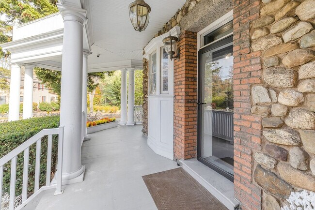 Building Photo - 64 Montebello Rd