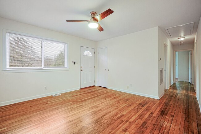 Building Photo - 607 N Greensboro St