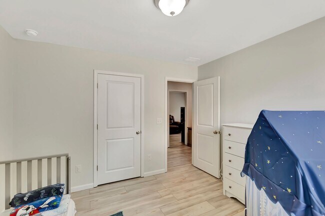 Building Photo - Large open floor plan in Spring Grove Plan...