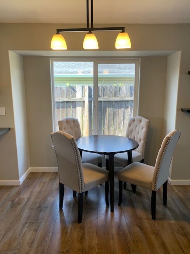 Building Photo - $2,600 - Beautifully-maintained single level Ranch-style Three Bedrooms, Two Baths home Ready To ...