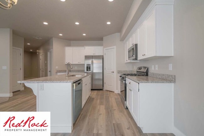 Building Photo - Modern 4-Bed Townhome in Hurricane Heights