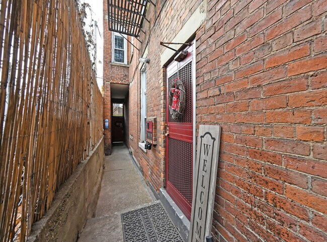 Building Photo - 118 E Liberty St