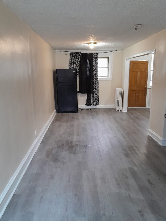 Building Photo - 5707 Reedland St