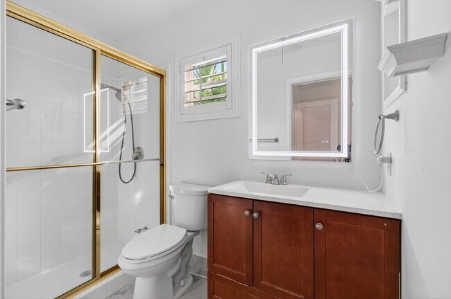 Building Photo - 699 NW 16th Ave