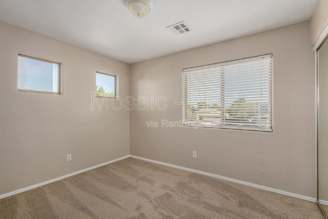 Building Photo - 5215 W Hasan Dr