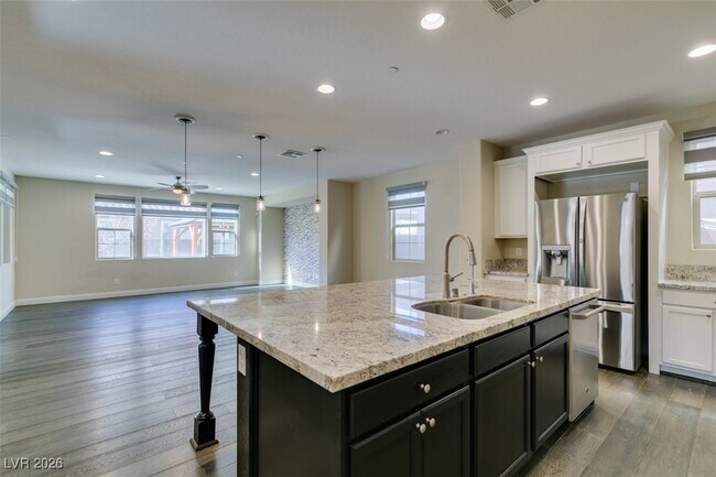 Building Photo - 2497 Birch Hollow St