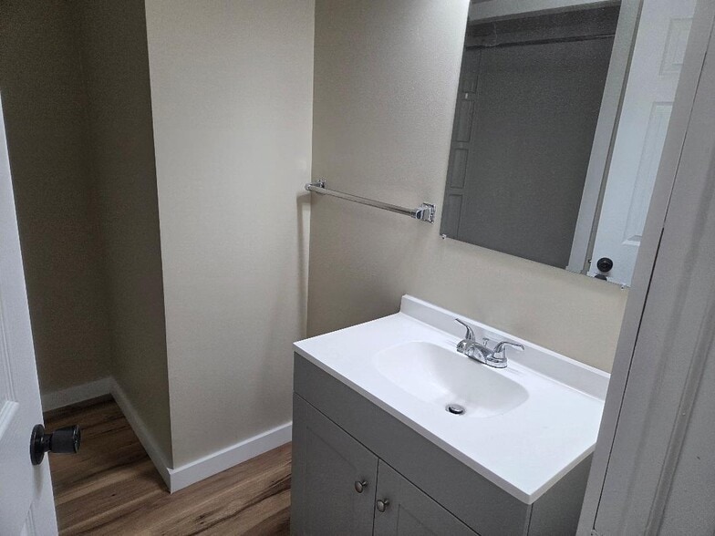 Building Photo - 720 Fraser St