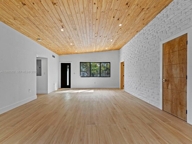 Building Photo - 5841 SW 13th St