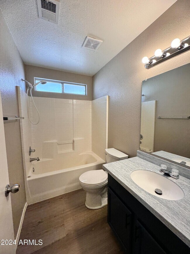 Building Photo - 10453 N 76th Dr