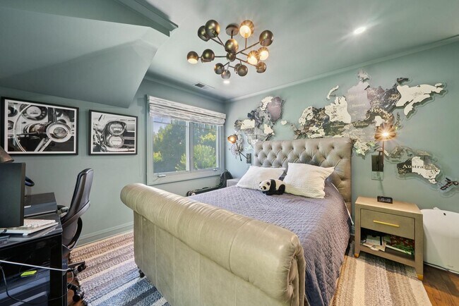 Building Photo - Beautifully Appointed 7-Bedroom Home with Lush Garden Setting in Palo Alto
