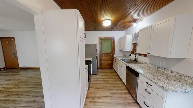 Building Photo - 1514 Golden Ave