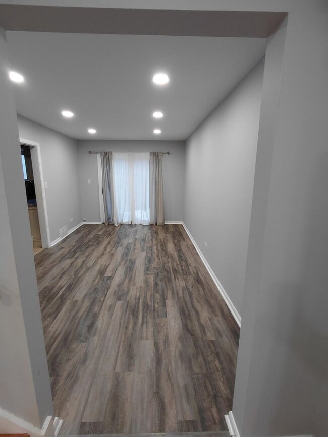 Building Photo - 2021 Walters Ave