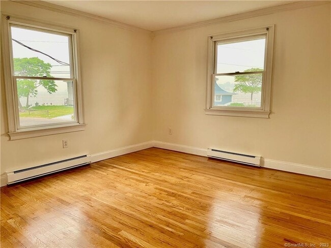 Building Photo - 98 Soundview Dr