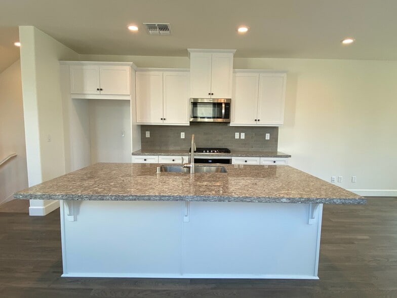 Kitchen - 5645 Apex Dr