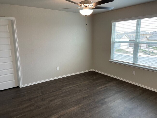 Building Photo - Get an A+ in Savings: Enjoy a $500 Move-In Credit! | 4-Bed, 2.5-Bath Home in Saint Hedwig