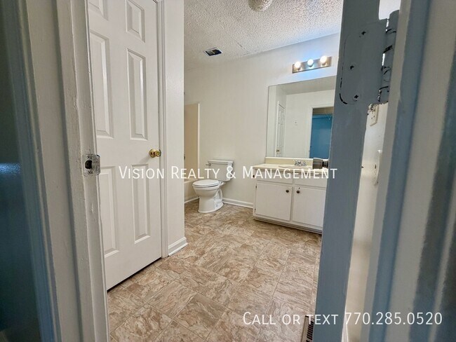 Building Photo - 130 Tyler Ln