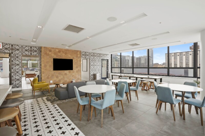 Building Photo - 221 S Halsted St