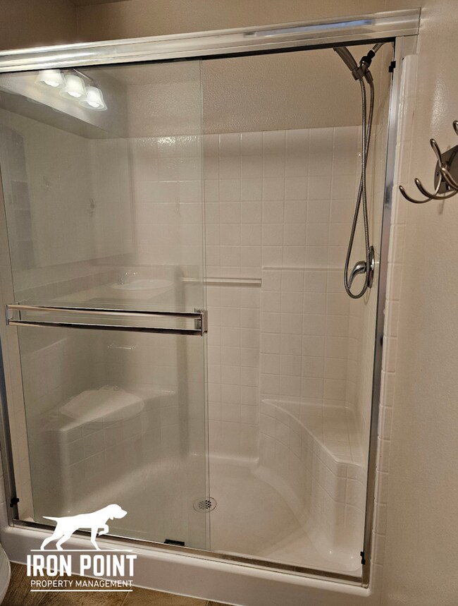 Building Photo - 1/2 off First Full Month! 3bed/2.5 bath ho...