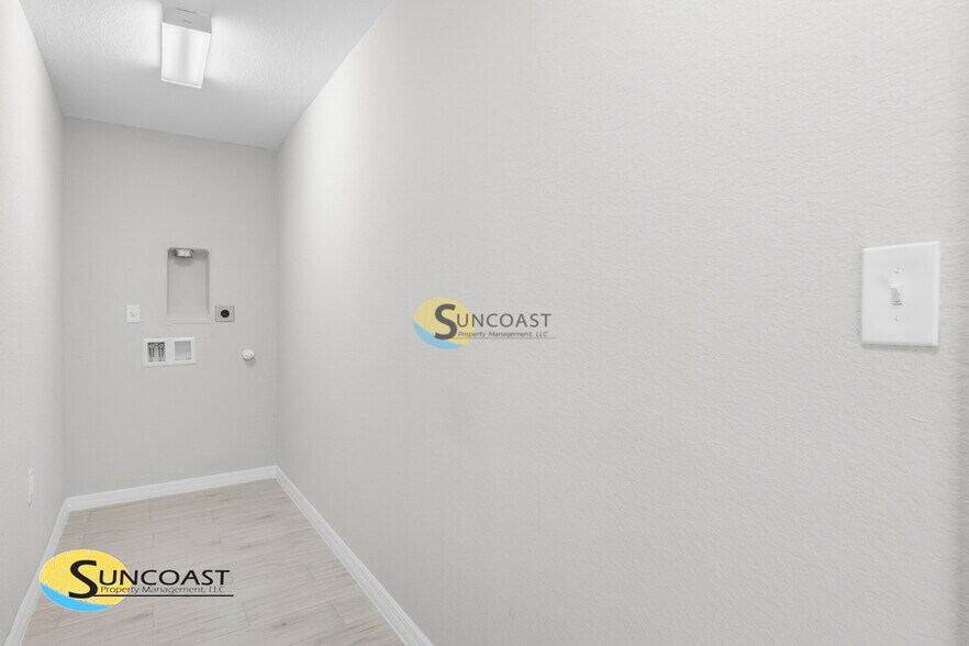 Building Photo - 3929 NE 16th Pl