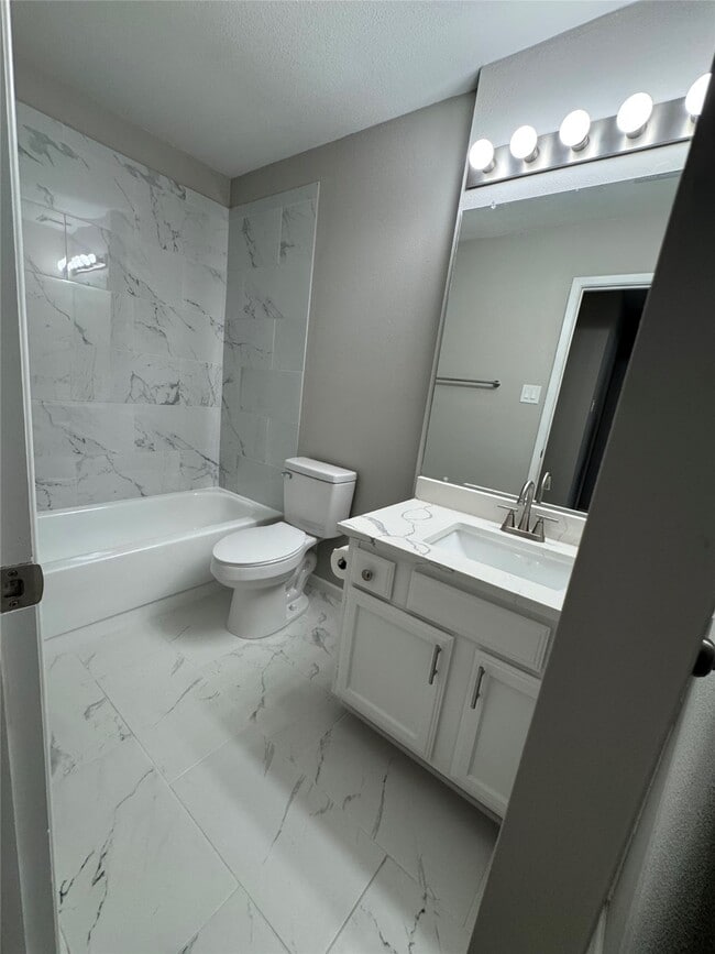 Building Photo - 3111 Timber View Dr