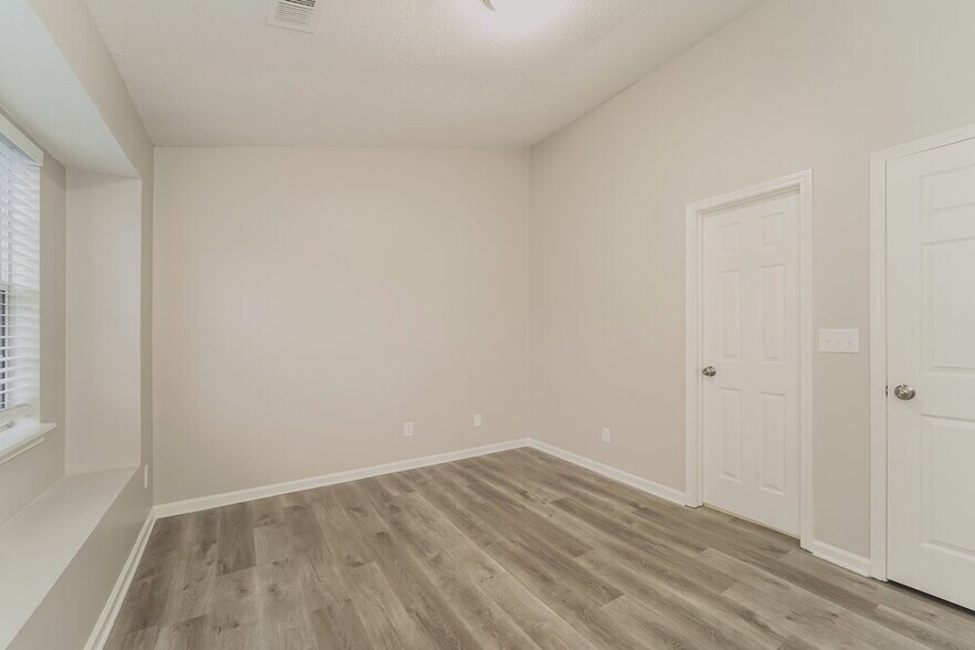 Building Photo - 3204 Summercroft Ln