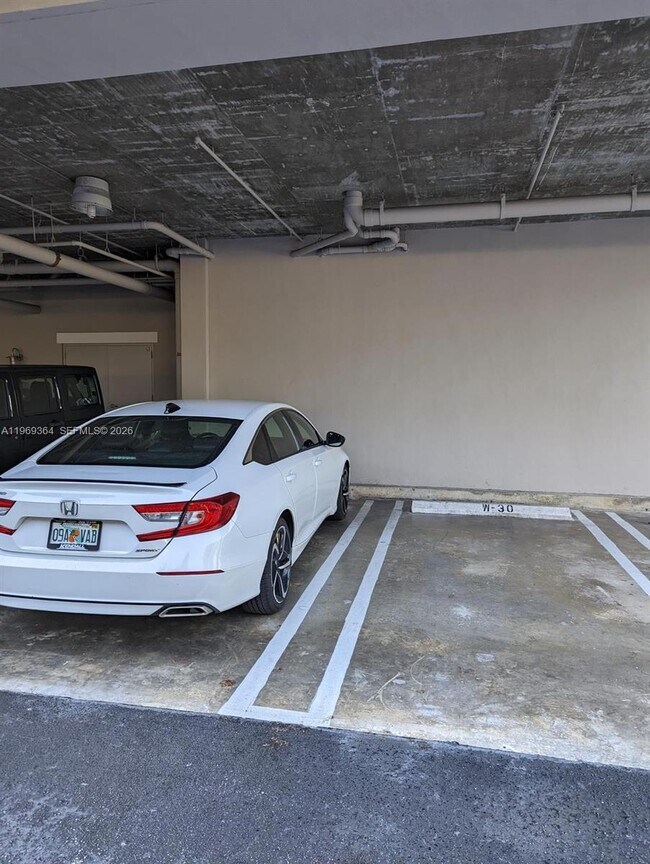 Building Photo - 1789 NE Miami Gardens Dr