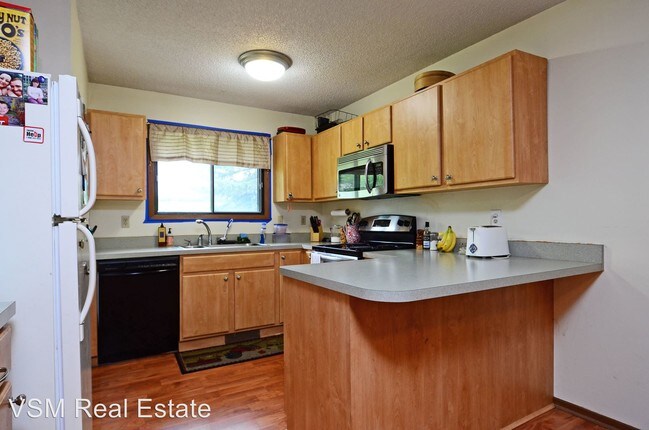 Building Photo - 7644 Wedgewood Ct N