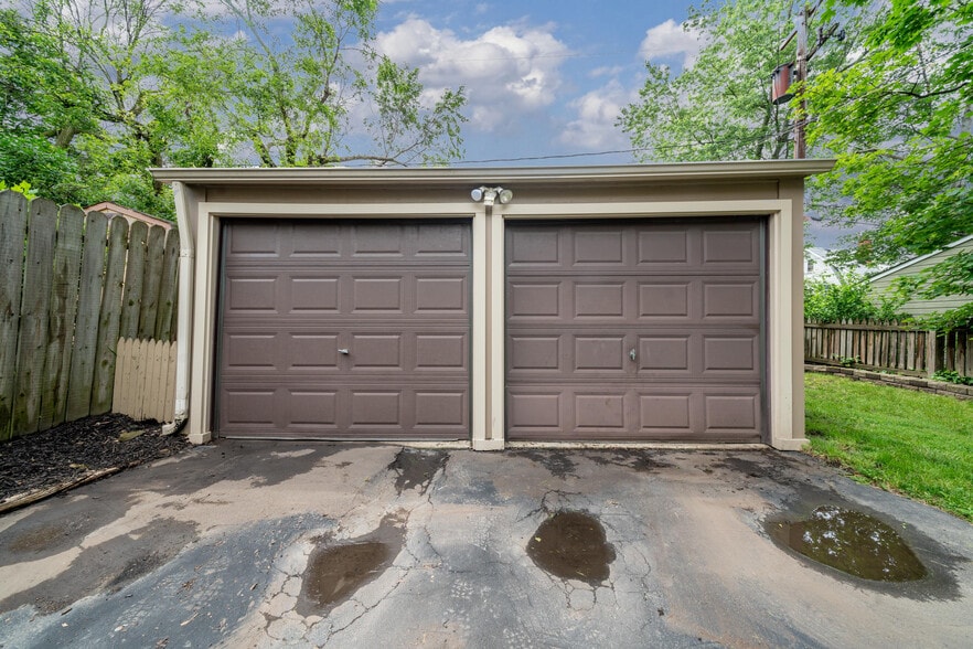 Building Photo - 1200 Brentwood Rd