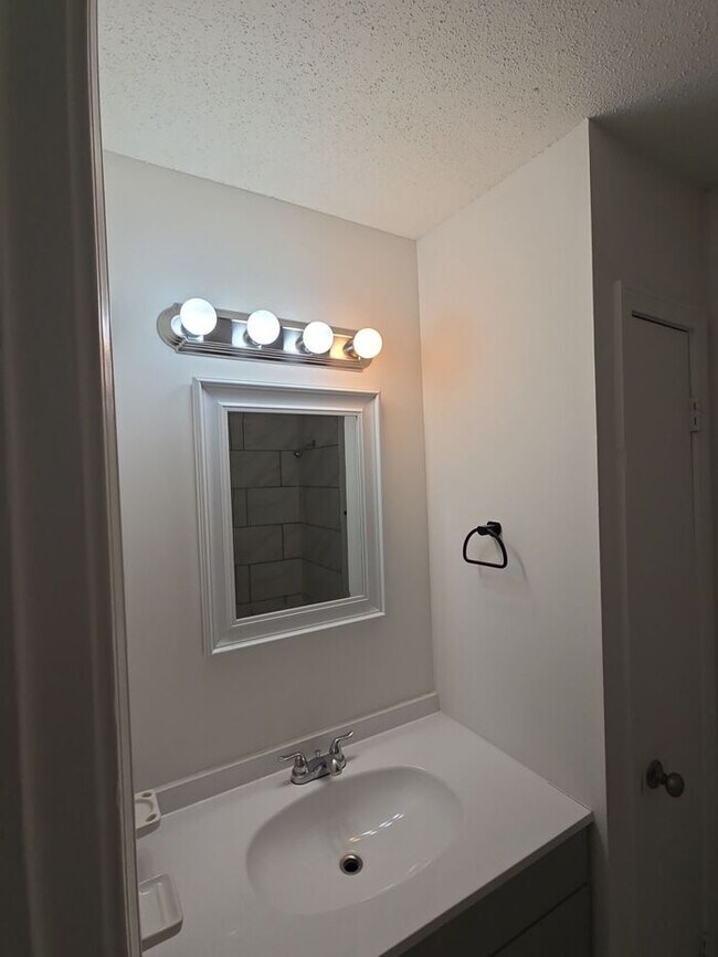 Building Photo - 5008 Clear Creek Dr