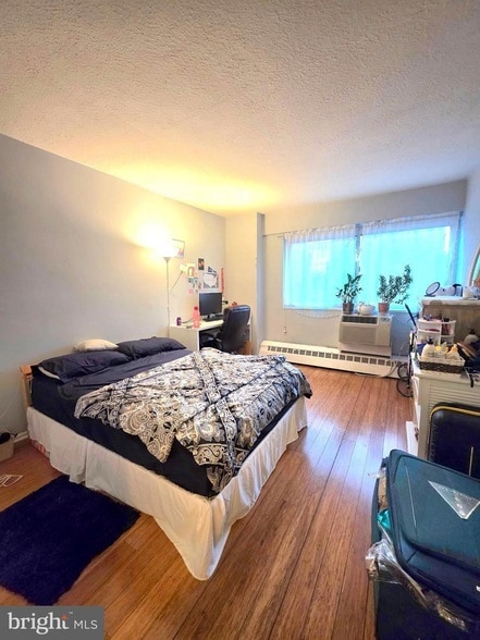 Building Photo - 2101-17-2117 Chestnut St