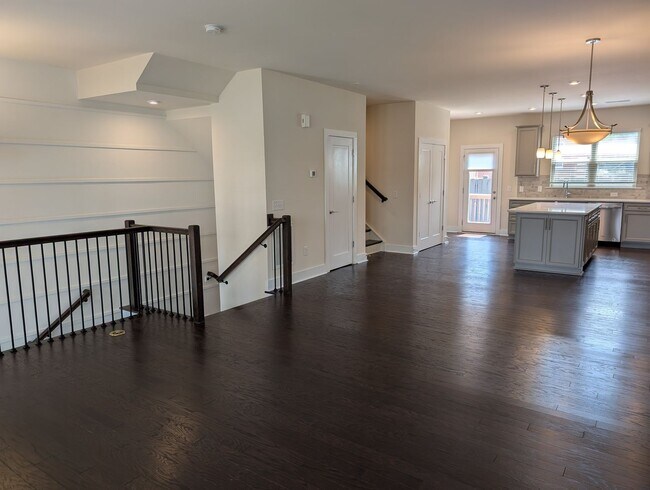 Building Photo - Georgeous townhome located in the Central ...
